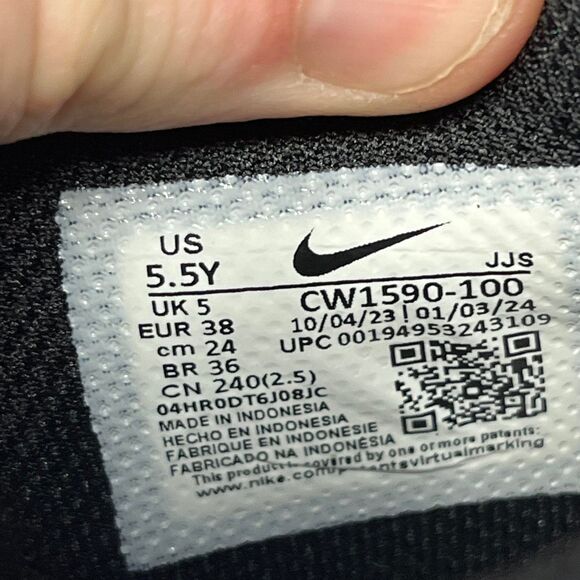 Nike Dunk Low Retro Panda White Black Shoes Womens 7 (5.5Y) CW1590-100 - Picture 8 of 8